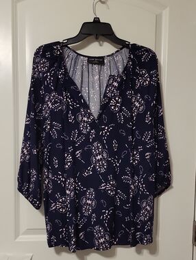 Lane Bryant 10/12 V-neck Navy Blue W/pink Design 3/4 Sleeve, Elastic Cuff Blouse